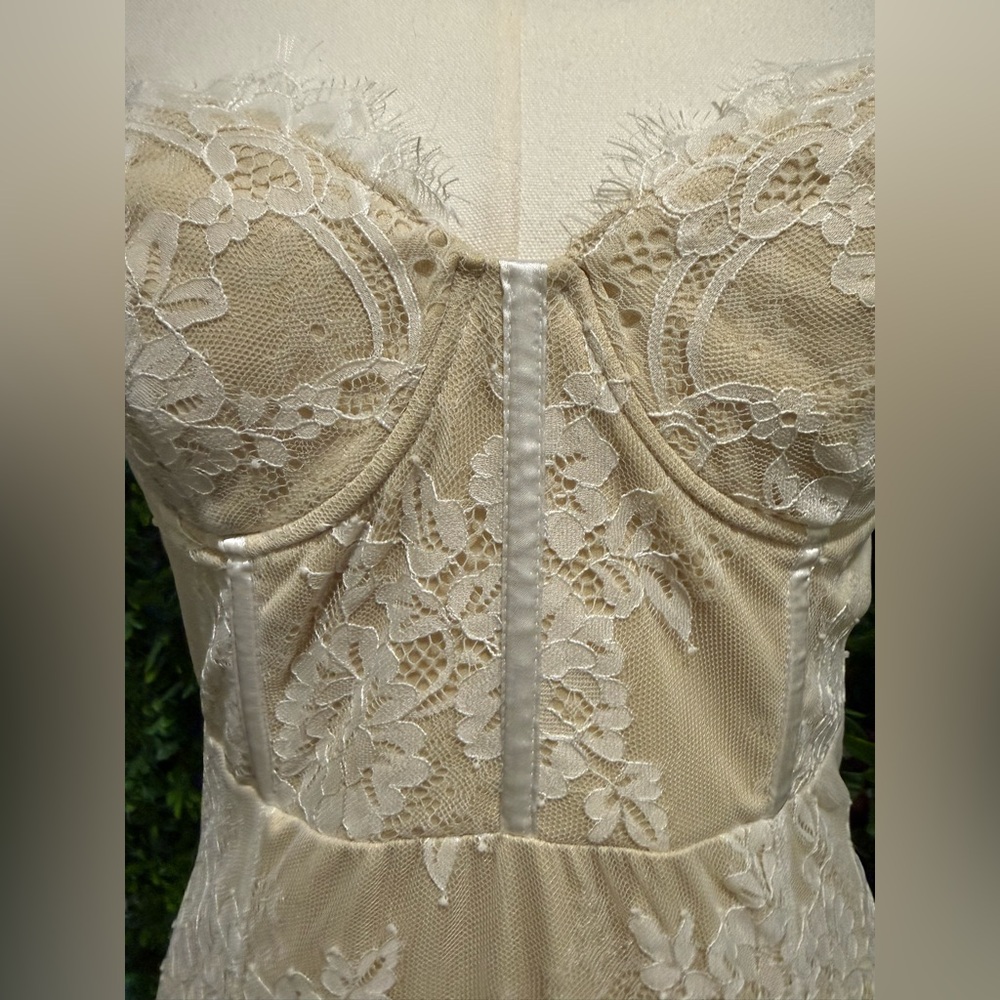 NWT- Moment of Elegance White Lace Strapless Mermaid Dress - Picture 6 of 16